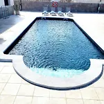 Enjoy House With Large Pool & Jacuzzi *