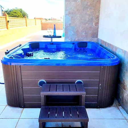 Enjoy House With Large Pool & Jacuzzi