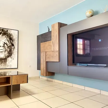 Enjoy House With Large Pool & Jacuzzi Vila *