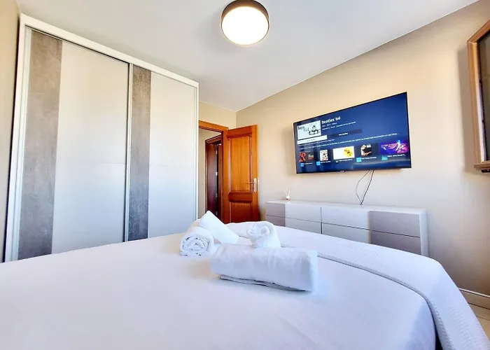 Enjoy House With Large Pool & Jacuzzi Villa