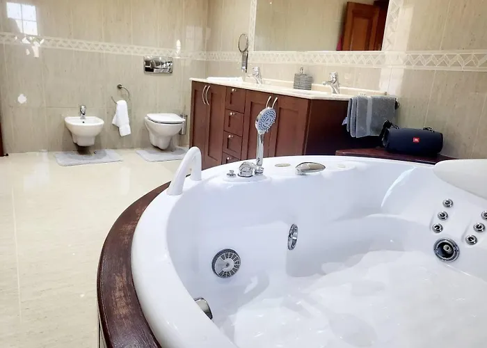 Villa Enjoy House With Large Pool & Jacuzzi *