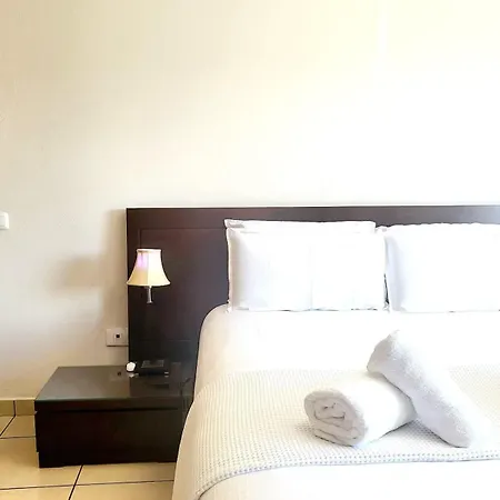 Enjoy House With Large Pool & Jacuzzi Vila *